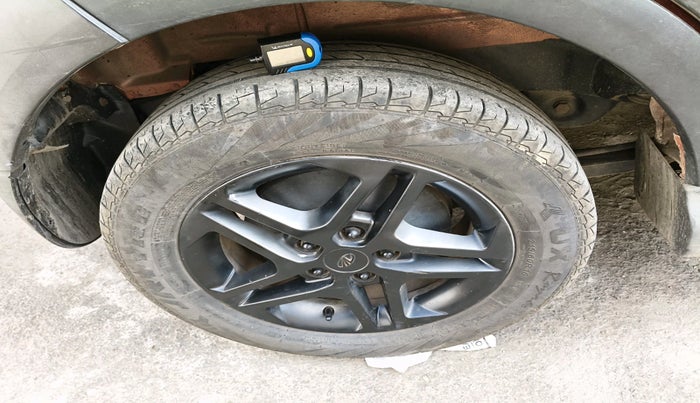 2016 Mahindra NUVOSPORT N8, Diesel, Manual, 99,712 km, tyre