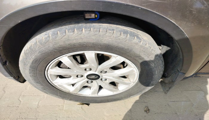 2017 Mahindra XUV500 W10 AT, Diesel, Automatic, 77,607 km, tyre