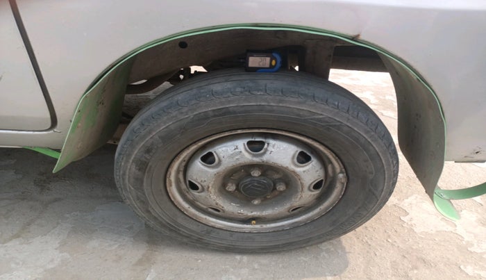 2016 Maruti Eeco 7 STR, Petrol, Manual, 2,41,952 km, tyre