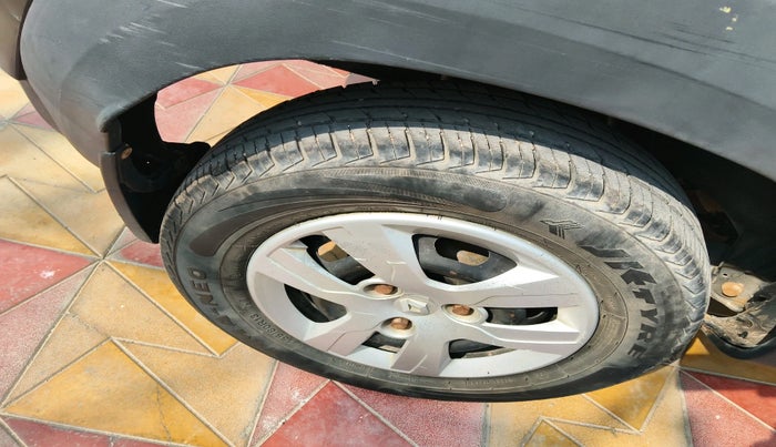 2018 Renault Kwid RXT 1.0 AMT (O), Petrol, Automatic, 89,208 km, tyre