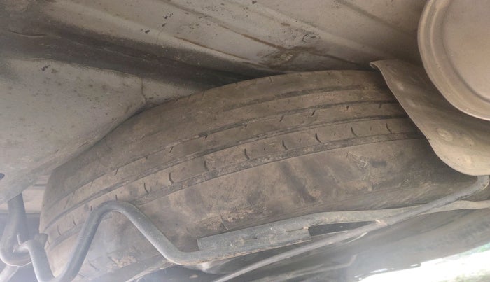 2014 Honda Mobilio 1.5L I-DTEC S, Diesel, Manual, 1,24,954 km, tyre