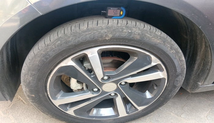 2022 Tata ALTROZ XZA PLUS, Petrol, Automatic, 6,450 km, tyre