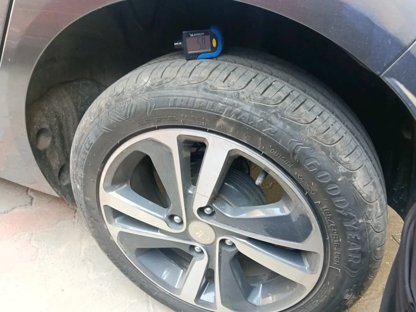 2022 Tata ALTROZ XZA PLUS, Petrol, Automatic, 6,450 km, tyre