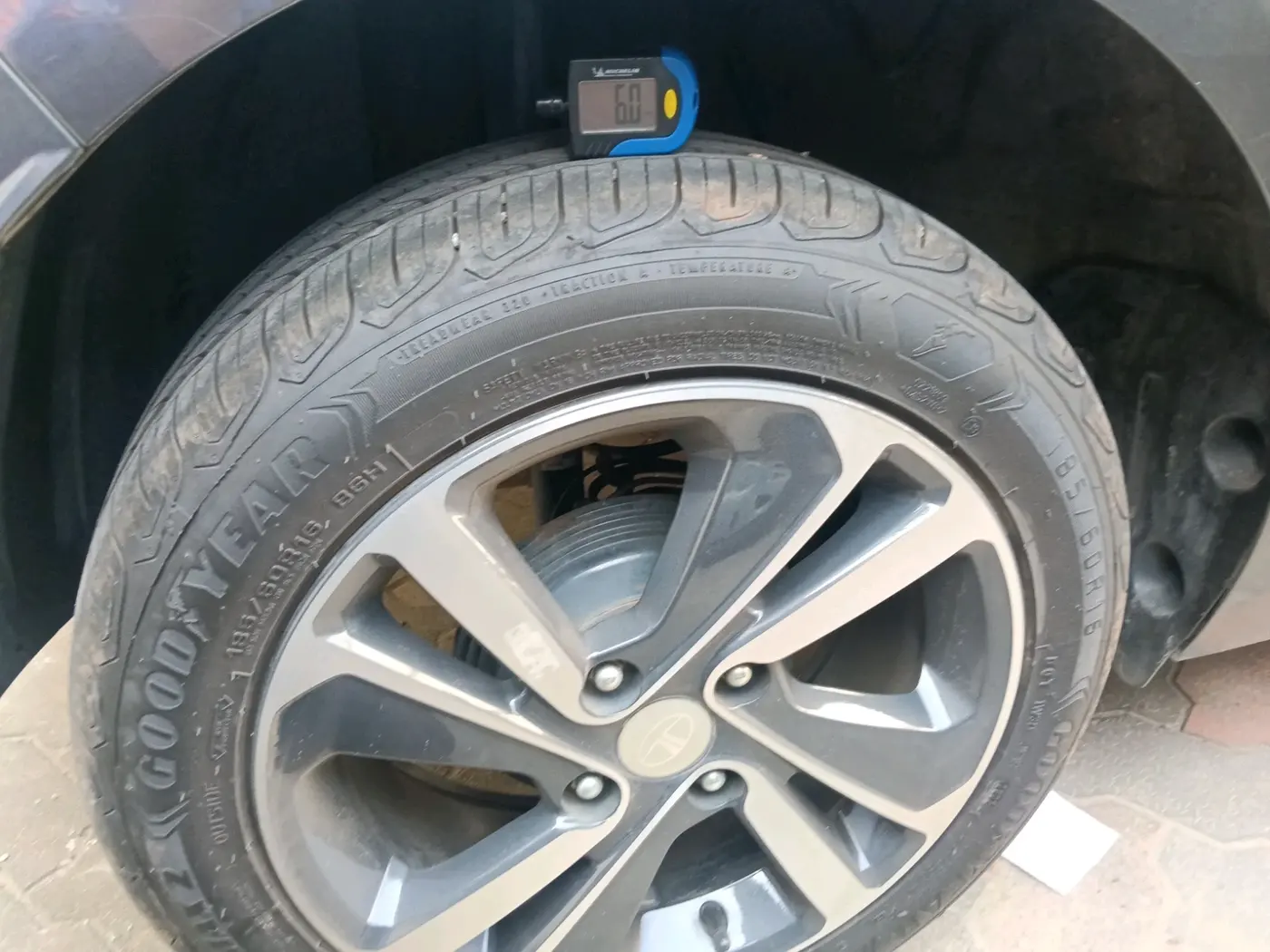 2022 Tata ALTROZ XZA PLUS, Petrol, Automatic, 6,450 km, tyre
