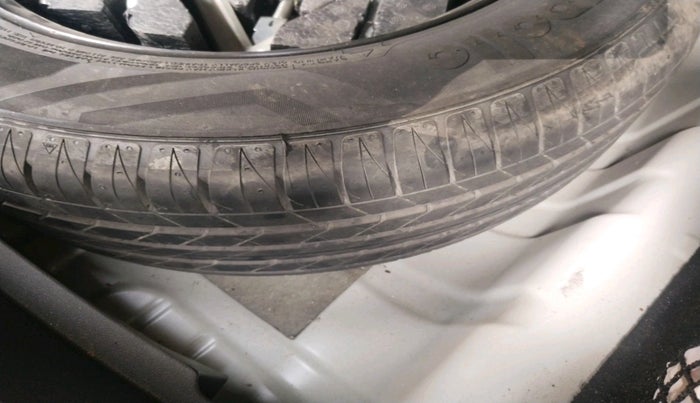 2022 MG ASTOR SUPER EX 1.5 MT, Petrol, Manual, 29,409 km, tyre