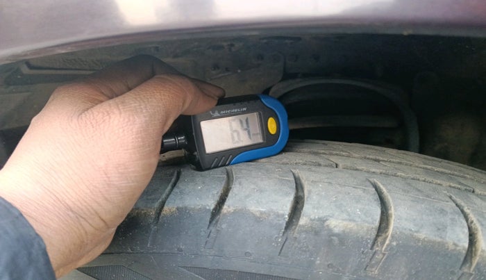 2016 Toyota Innova Crysta 2.7 VX 7 STR, Petrol, Manual, 73,280 km, tyre