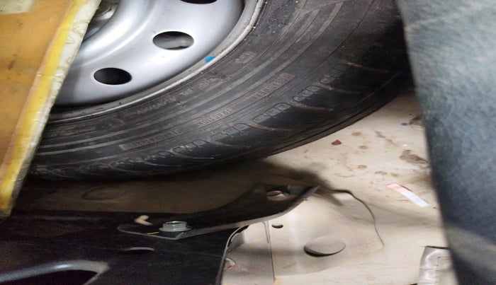 2018 Maruti Wagon R 1.0 LXI CNG, Petrol, Manual, 52,753 km, tyre