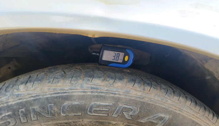 2004 Maruti Baleno LXI, Petrol, Manual, 1,73,691 km, tyre