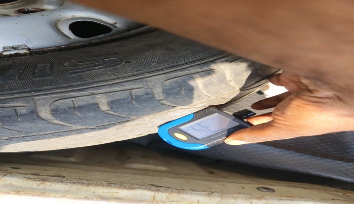 2004 Maruti Baleno LXI, Petrol, Manual, 1,73,691 km, tyre