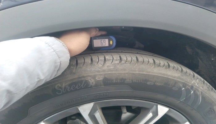 2024 Mahindra XUV700 AX 7 LUXURY P AT 7 STR, Petrol, Automatic, 5,622 km, tyre