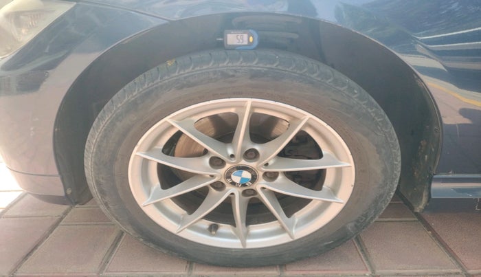 2011 BMW 3 Series 320d, Diesel, Automatic, 1,31,345 km, tyre