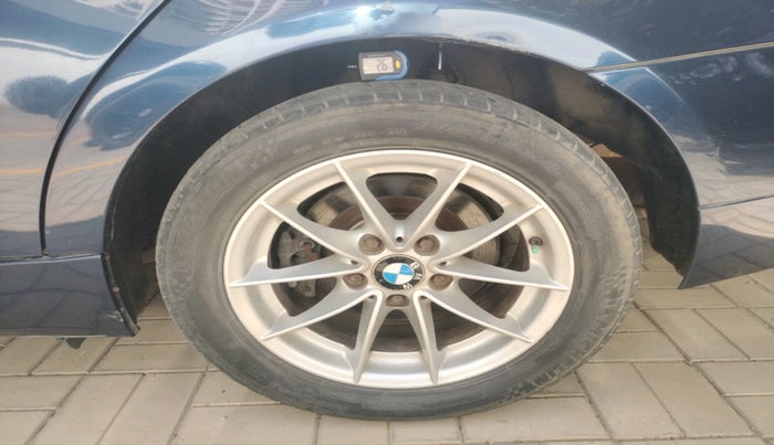 2011 BMW 3 Series 320d, Diesel, Automatic, 1,31,345 km, tyre