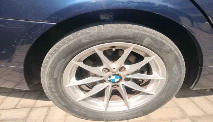 2011 BMW 3 Series 320d, Diesel, Automatic, 1,31,345 km, tyre