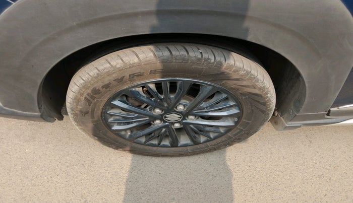 2021 Maruti XL6 ALPHA AT, Petrol, Automatic, 59,552 km, tyre