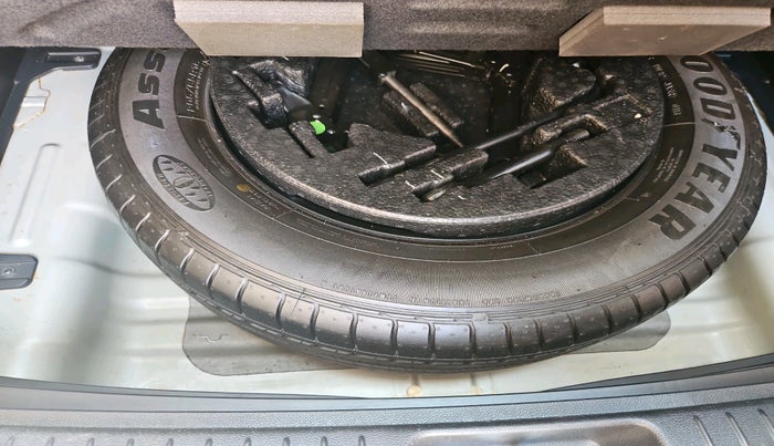 2016 Hyundai Creta SX PLUS 1.6 PETROL, Petrol, Manual, 63,060 km, tyre