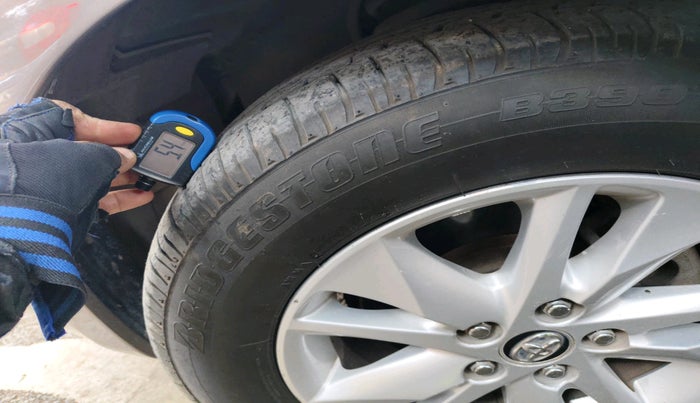 2016 Toyota Innova Crysta 2.8 ZX AT 7 STR, Diesel, Automatic, 1,70,090 km, tyre