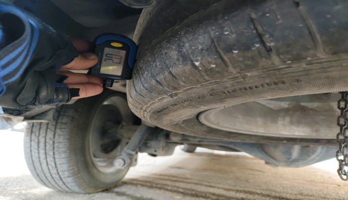 2016 Toyota Innova Crysta 2.8 ZX AT 7 STR, Diesel, Automatic, 1,70,090 km, tyre