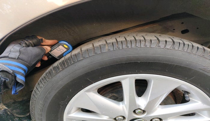 2016 Toyota Innova Crysta 2.8 ZX AT 7 STR, Diesel, Automatic, 1,70,090 km, tyre