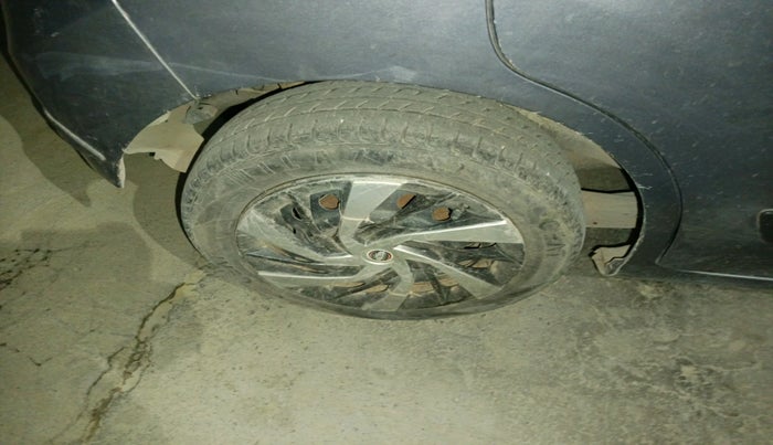 2016 Maruti Wagon R 1.0 VXI, Petrol, Manual, 1,02,715 km, tyre