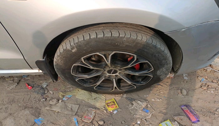 2014 Volkswagen Polo COMFORTLINE 1.5L, Diesel, Manual, 90,710 km, tyre