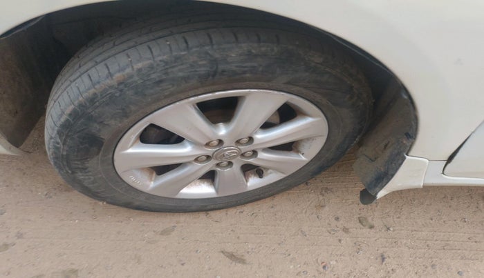 2011 Toyota Corolla Altis G DIESEL, Diesel, Manual, 2,83,234 km, tyre