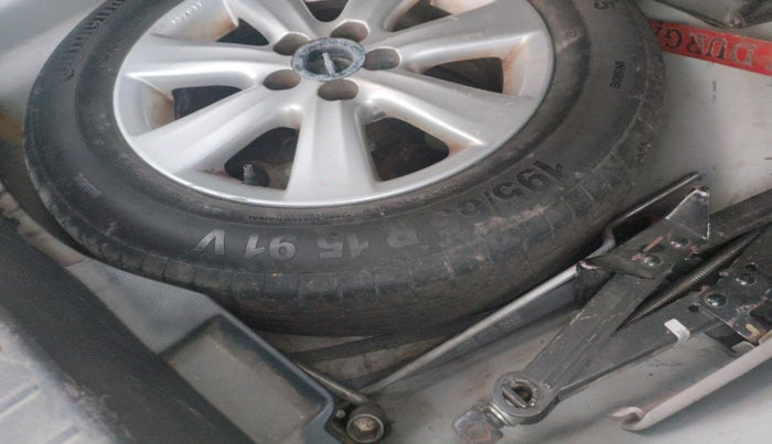 2011 Toyota Corolla Altis G DIESEL, Diesel, Manual, 2,83,234 km, tyre