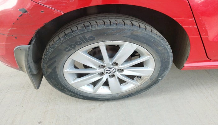 2015 Volkswagen Polo HIGHLINE1.5L, Diesel, Manual, 1,01,314 km, tyre