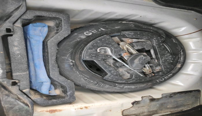 2016 Maruti Ciaz VXI+, Petrol, Manual, 98,134 km, tyre