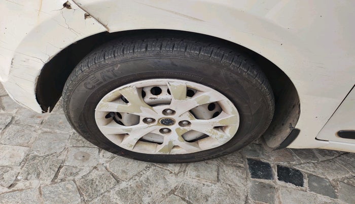 2016 Hyundai Xcent BASE 1.2, Petrol, Manual, 1,74,098 km, tyre