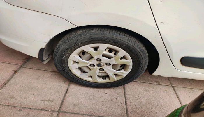 2016 Hyundai Xcent BASE 1.2, Petrol, Manual, 1,74,098 km, tyre