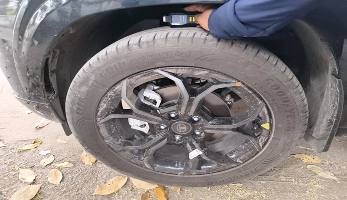 2025 Tata Curvv Accomplished Plus A 1.5 Diesel 7DCA, Diesel, Automatic, 2,573 km, tyre