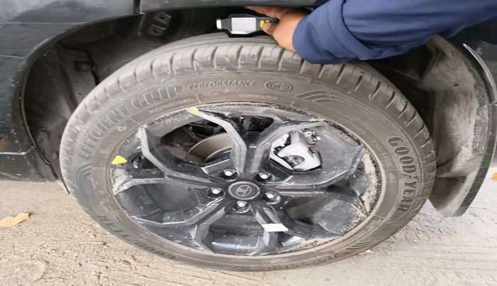 2025 Tata Curvv Accomplished Plus A 1.5 Diesel 7DCA, Diesel, Automatic, 2,573 km, tyre