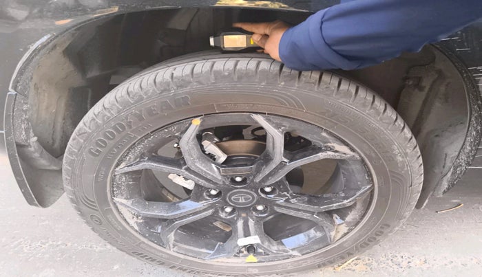 2025 Tata Curvv Accomplished Plus A 1.5 Diesel 7DCA, Diesel, Automatic, 2,573 km, tyre