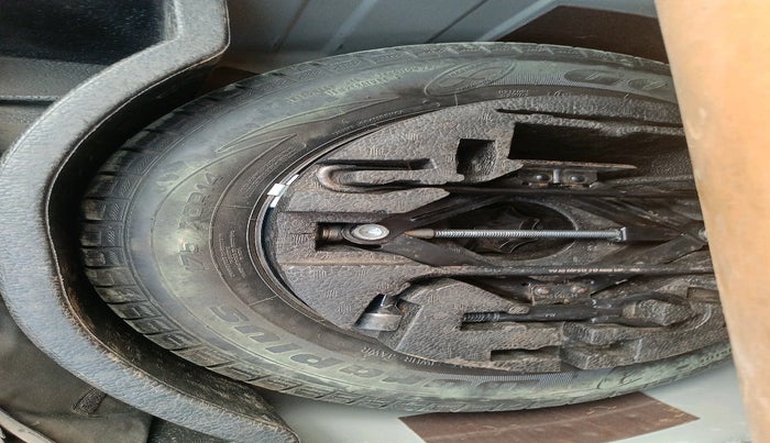 2017 Volkswagen Vento HIGHLINE 1.5 AT, Diesel, Automatic, 1,71,508 km, tyre