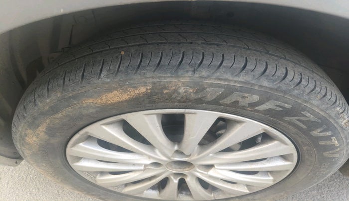 2015 Maruti Ciaz ZXI, Petrol, Manual, 1,07,211 km, tyre