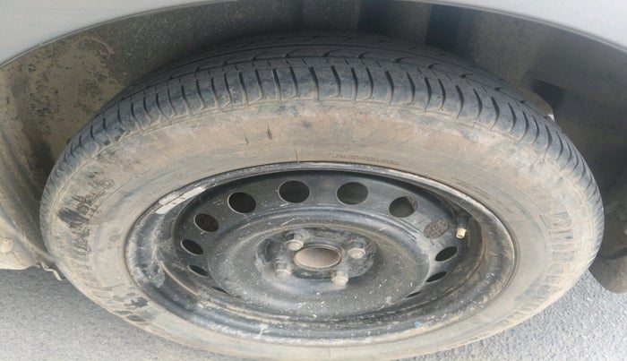 2015 Maruti Ciaz ZXI, Petrol, Manual, 1,07,211 km, tyre