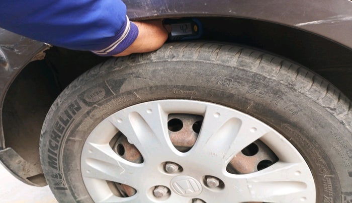 2013 Honda Brio S MT, Petrol, Manual, 60,581 km, tyre