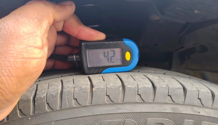 2015 Maruti Swift Dzire VXI, Petrol, Manual, 78,039 km, tyre