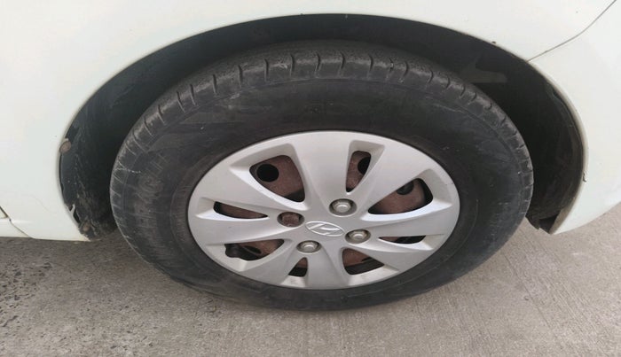 2011 Hyundai i10 MAGNA 1.1, Petrol, Manual, 1,20,689 km, tyre