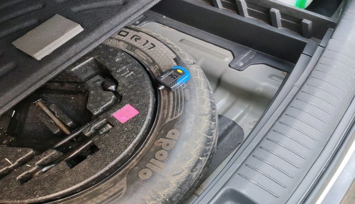 2018 Hyundai Creta SX PLUS AT 1.6 PETROL, Petrol, Automatic, 54,618 km, tyre