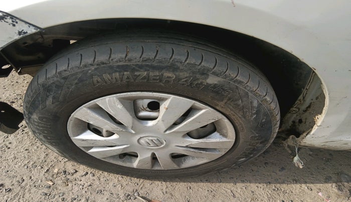 2013 Maruti Swift LXI, Petrol, Manual, 1,15,334 km, tyre