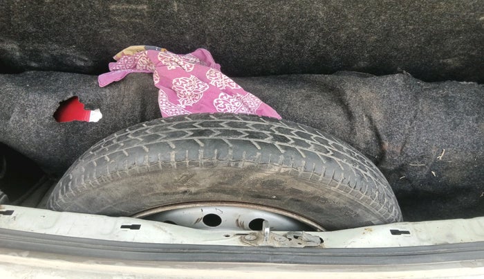 2013 Maruti Swift LXI, Petrol, Manual, 1,15,334 km, tyre