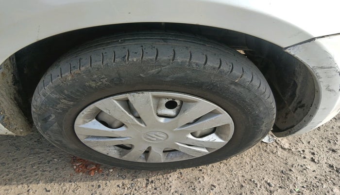 2013 Maruti Swift LXI, Petrol, Manual, 1,15,334 km, tyre