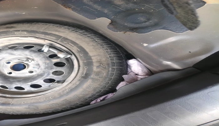 2015 Maruti Swift Dzire VXI, Petrol, Manual, 36,628 km, tyre