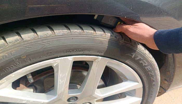 2017 Volvo S60 Momentum D4, Diesel, Automatic, 87,621 km, tyre