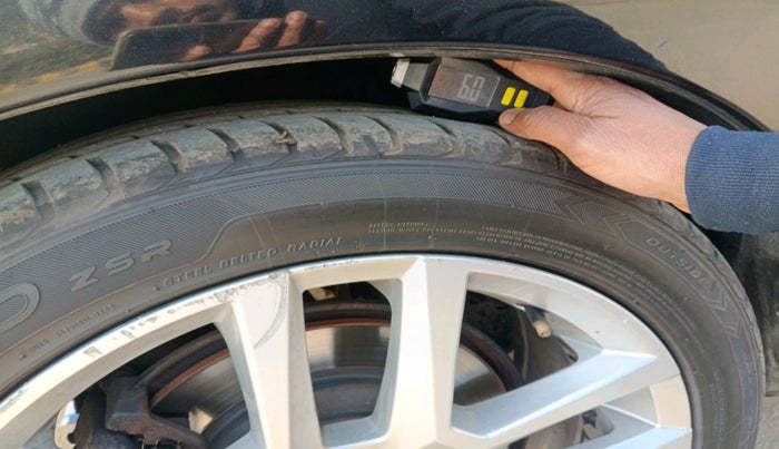 2017 Volvo S60 Momentum D4, Diesel, Automatic, 87,621 km, tyre