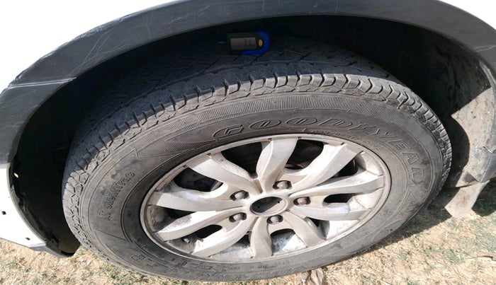 2016 Mahindra XUV500 W10, Diesel, Manual, 1,70,866 km, tyre