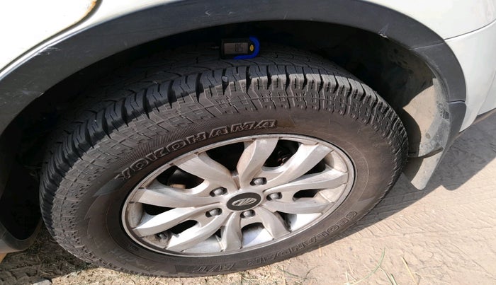 2016 Mahindra XUV500 W10, Diesel, Manual, 1,70,866 km, tyre