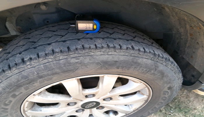 2016 Mahindra XUV500 W10, Diesel, Manual, 1,70,866 km, tyre