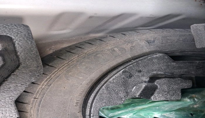 2015 Maruti Ciaz ZDI+ SHVS, Diesel, Manual, 1,49,923 km, tyre